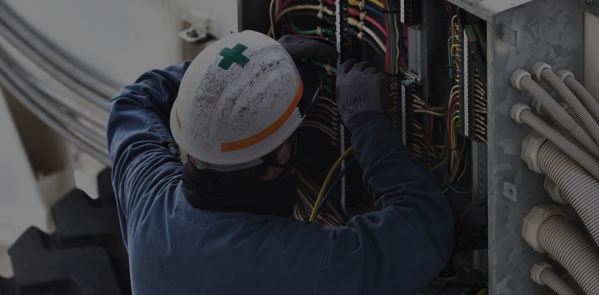 挑戦を重ね、未来を創造する 管理から施工まで一貫対応する電気工事グループ